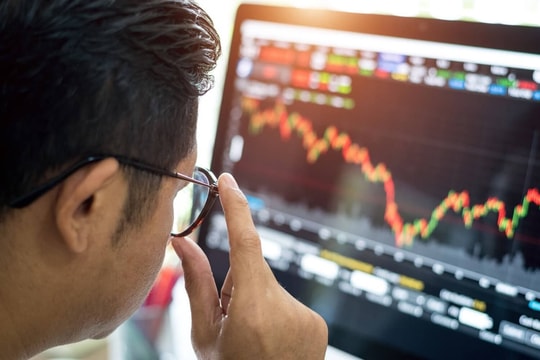 Chứng khoán phiên sáng 3/4: VN-Index lùi về rất sâu với thanh khoản bùng nổ