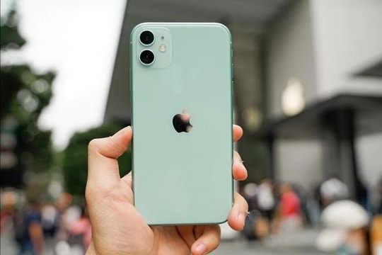 Dòng iPhone 11 vẫn “nóng” đầu tháng 4: Hàng mới còn bán, bản Pro cũ giá siêu rẻ