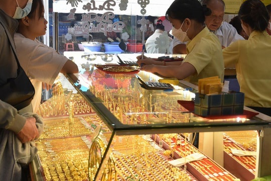 Giá vàng hôm nay 5/4/2025: Trận địa đổi chiều, nhiều người lỗ nặng