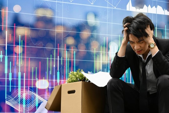 Khi suy thoái kinh tế gõ cửa: Điều gì sẽ xảy ra với túi tiền của bạn?