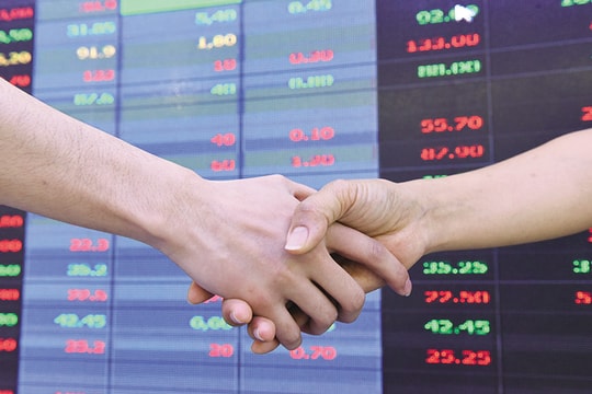 Đẩy mạnh mua lại công ty chứng khoán, các ngân hàng đang toan tính điều gì?