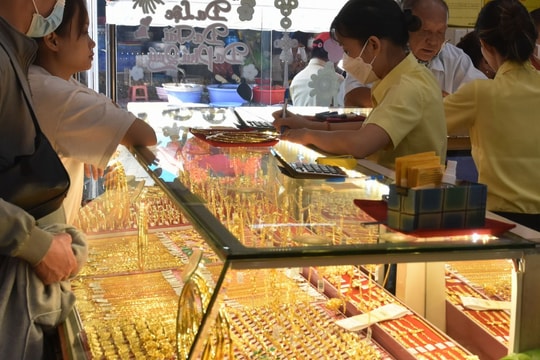 Giá vàng chiều nay 17/6: Vàng nhẫn và trang sức giảm sâu