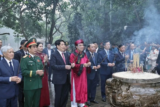 Chủ tịch nước Lương Cường dâng hương Giỗ Tổ Hùng Vương