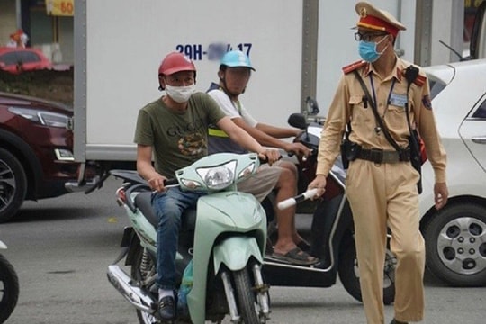 Xe máy không gắn gương chiếu hậu bên trái bị xử phạt nặng hơn từ năm 2025?