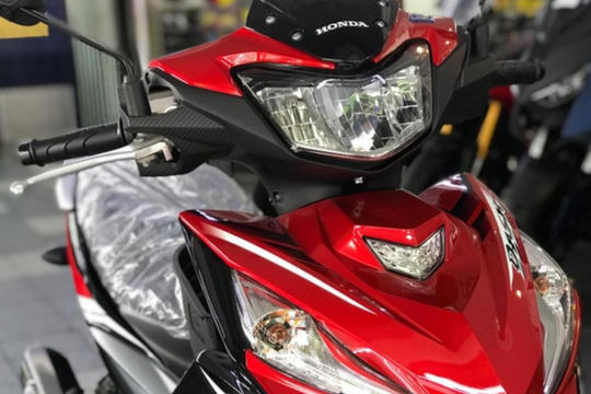 Mẫu xe máy "made in Malaysia" gây sốt với thiết kế thể thao, "ăn" xăng xíu xiu