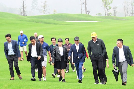 Huyền thoại “Cá mập trắng” Greg Norman khảo sát sân golf T&T Văn Lang Empire chuẩn bị cho trải nghiệm 18 hố