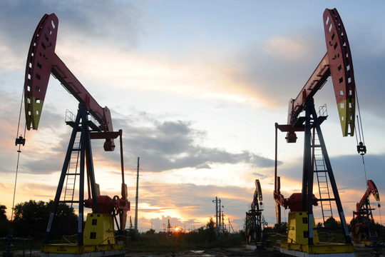 Thị trường dầu mỏ chao đảo, giá dầu Nga "tụt dốc không phanh"