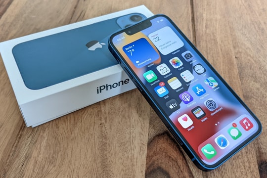 Chiếc iPhone "hàng hiếm" chỉ còn 11 triệu: Hàng hiệu cũng hóa "bình dân"