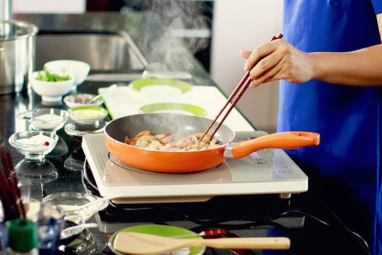 Thói quen nấu ăn sai lầm này khiến cả gia đình tăng nguy cơ ung thư, tim mạch