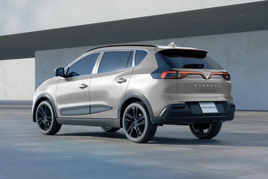 VinFast Limo Green và MG G50: Xe điện hay xe xăng phù hợp hơn để chạy dịch vụ?