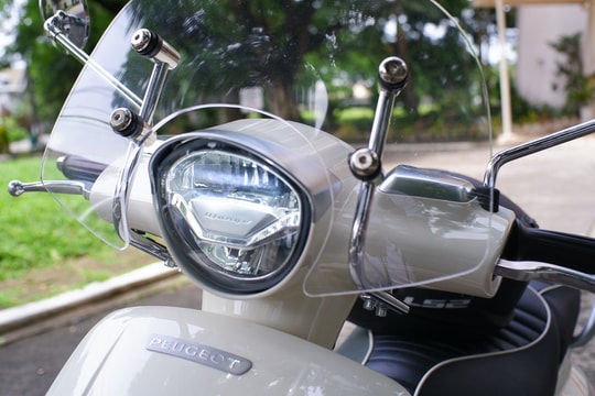 Chiếc xe máy đang khiến dân mạng phát sốt: Đẹp hơn SH Mode, giá khiến Vision "khóc thét"