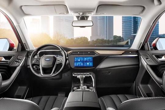 Ngân sách khoảng 700 triệu, chọn mẫu SUV đời mới của Ford hay Mazda CX-5 đời cũ chơi lễ?