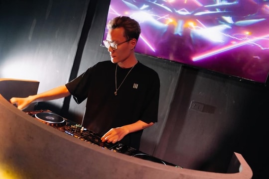 DJ Ximer - "Người ấy là ai": Từ chàng trai thư sinh "hóa" thú dữ chỉ hơn 1 phút trên mạng xã hội, thực hư ra sao?