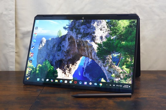 Chiếc laptop HP có thể gập 360 độ, chạy AI mượt như mơ – Đủ khiến bạn muốn gấp MacBook lại!