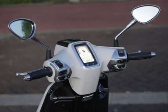 Chiếc xe máy 150cc giá chỉ 38 triệu gây sốc với loạt trang bị "full option", diện mạo cổ điển