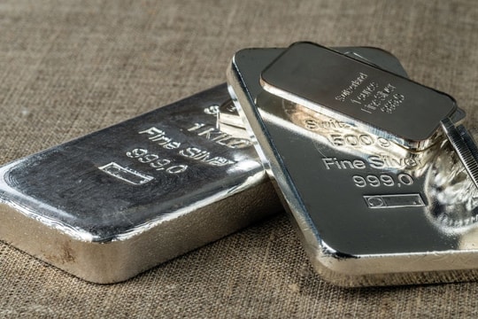 Giá bạc hôm nay 15/4/2025: Đồng loạt tăng mạnh