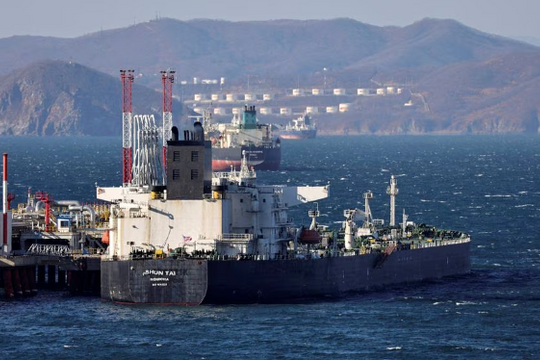 Bị Mỹ trừng phạt, Nga và Iran có chung ‘cứu tinh’ dầu thô: Tiêu thụ dầu đứng thứ 2 thế giới, nhập khẩu tăng mạnh nhất 20 tháng