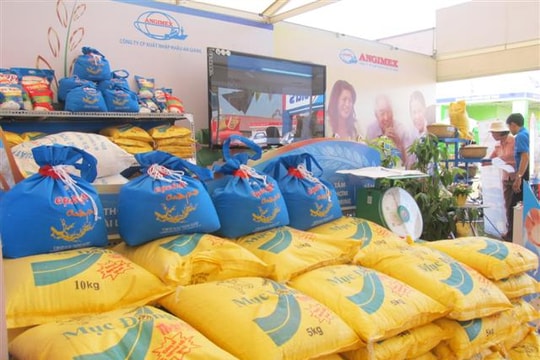 Một cổ phiếu từng gắn với Louis Holdings sắp hủy niêm yết, giá giảm gần 40% sau 10 phiên