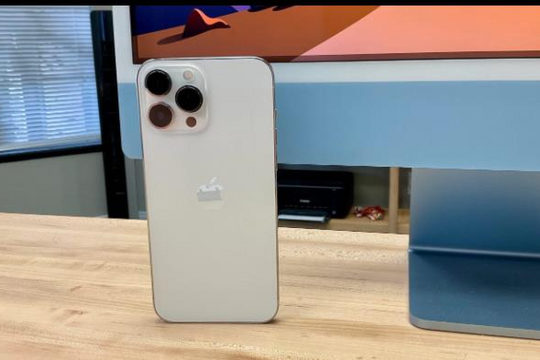 Giá iPhone 13 Pro Max giữa tháng 4/2025: Nửa bán nửa "tri ân"