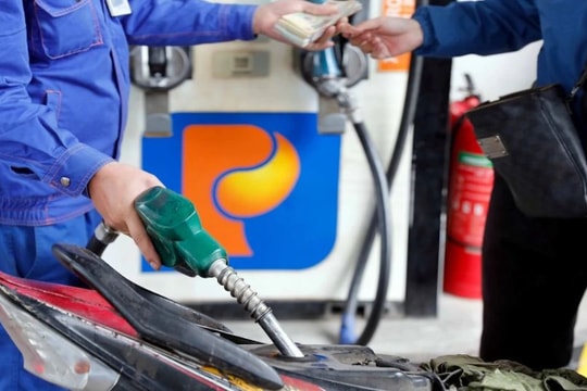 Giá xăng dầu hôm nay 18/4/2025: Tăng mạnh