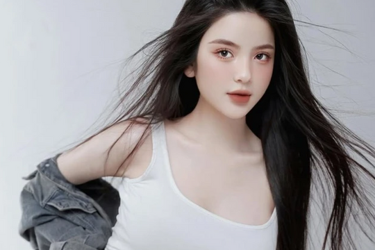 Trước khi bị gửi đơn tố cáo, vợ cầu thủ Quang Hải khoe giàu có trên mạng ra sao?