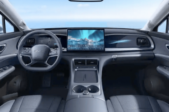 Mẫu SUV hybrid mới gây sốt với nội thất sang như Lexus, tích hợp drone, giá bán gây bất ngờ