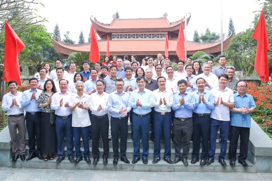 Hội Nhà báo Việt Nam tổ chức chương trình "về nguồn" tại ATK Định Hóa – Thái Nguyên