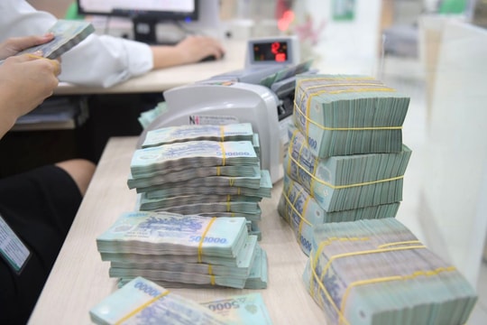 Lãi suất ngân hàng hôm nay 20/4: Mốc 6% dần trở thành “hàng hiếm”