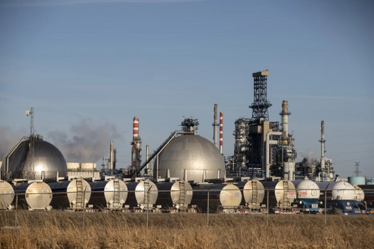 Giảm 90% lượng nhập khẩu dầu thô từ Mỹ, Trung Quốc lập tức có nhà cung cấp mới: Là quốc gia có trữ lượng dầu lớn thứ 3 thế giới