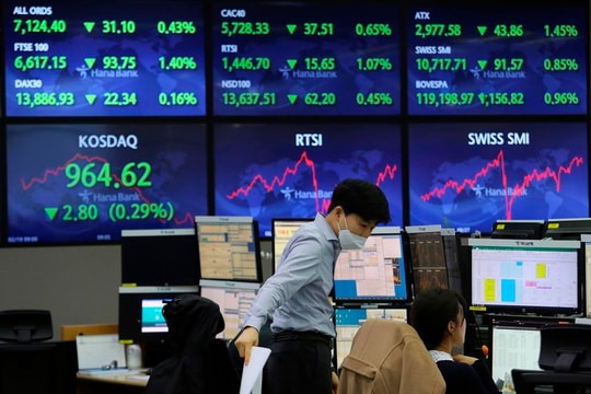 Chứng khoán châu Á biến động trái chiều, chính sách tiền tệ là tâm điểm