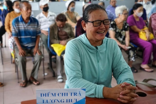 Chi trả lương hưu tháng 5 sớm để người dân vui lễ 30/4