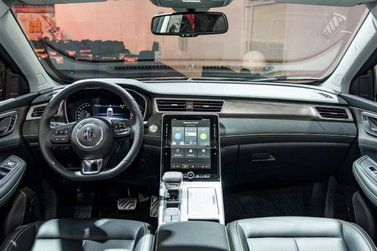 Xe ô tô gầm cao giá rẻ hơn 180 triệu: Mua “ngon” nhưng phải đánh đổi điều gì?