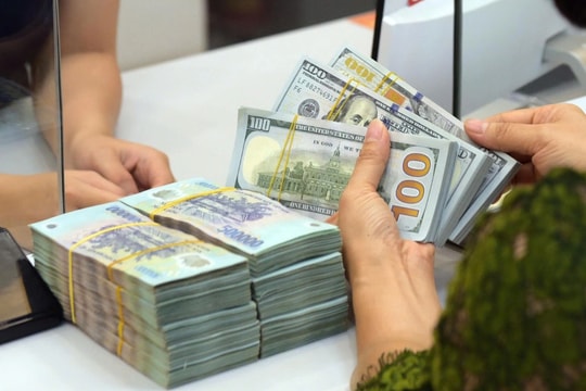 Tỷ giá USD hôm nay 22/4: USD suy yếu, ngân hàng đồng loạt điều chỉnh tỷ giá