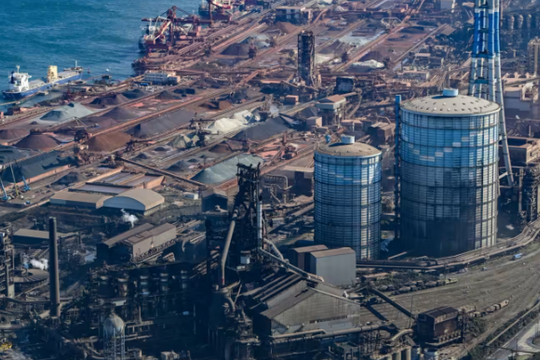 Nguồn cung dư thừa, thép bất ngờ rẻ hơn giá nước tại một quốc gia châu Á, các nhà bán buôn cạnh tranh khốc liệt