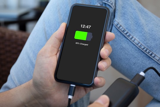 iPhone đã dùng 2 năm: Chọn thay pin 1 triệu hay bỏ thêm 20 triệu đổi máy?