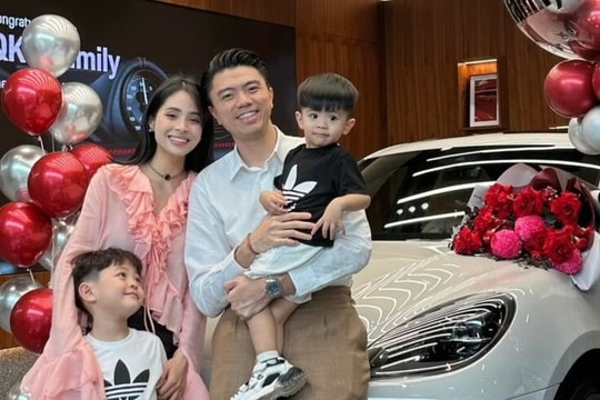 Không ồn ào nhưng cực kỳ đẳng cấp: Chị đẹp "ca nương" ở penthouse 350m², tậu 2 siêu xe Porsche trong 1 năm