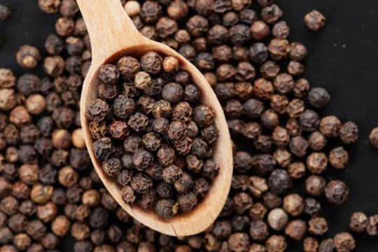 Giá tiêu hôm nay 26/4: Nội địa giữ vững đỉnh, thế giới quay đầu giảm