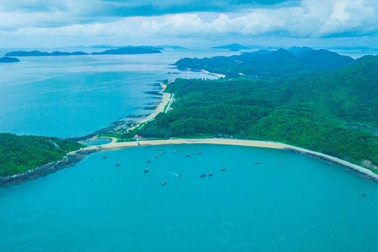 Check-in hai bãi biển view triệu đô gần Hà Nội: Đi ngay dịp 30/4 kẻo lỡ