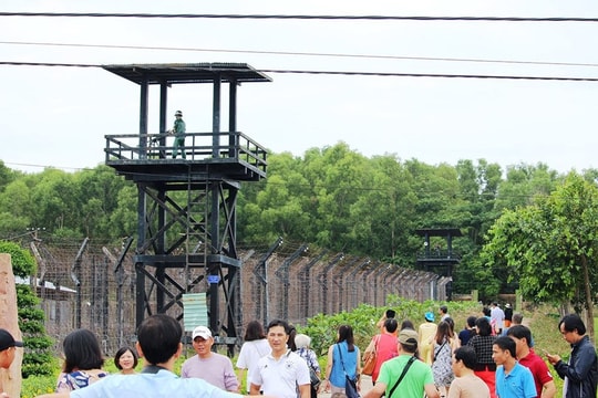 Giữa đảo ngọc, có một nơi từng giam giữ 32.000 người, nay là điểm du lịch khám phá lịch sử nổi tiếng của Việt Nam