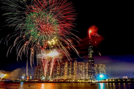 Bắn pháo hoa tại 30 điểm khắp TP.HCM dịp 30/4: Những địa điểm "săn" khoảnh khắc đẹp nhất bạn nhất định không được bỏ lỡ