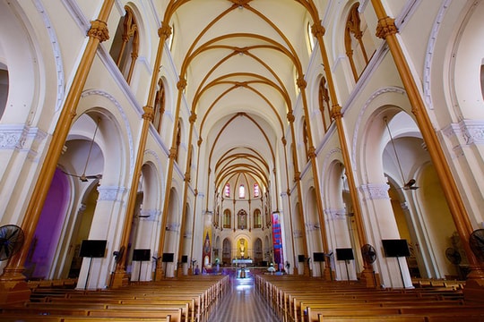 Không cần đến Paris, ngay giữa lòng Sài Gòn cũng có một biểu tượng Pháp cổ hơn 140 năm tuổi thu hút du khách bốn phương