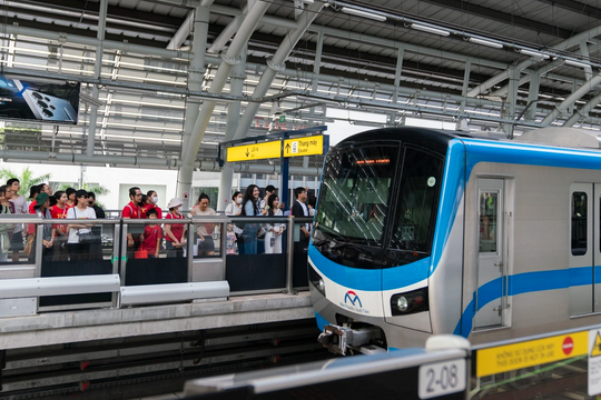 Metro TP.HCM miễn phí vé 2 ngày lễ 30/4 - 1/5: Người dân tha hồ “thả ga” vi vu