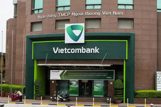 Tăng trưởng lợi nhuận của Vietcombank đến từ đâu khi tín dụng và dịch vụ đều sụt giảm?