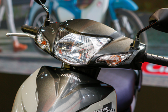 Chiếc xe máy số khiến giới trẻ ngỡ ngàng: Lạ từ màu sơn đến phong cách, giá vẫn dưới 20 triệu