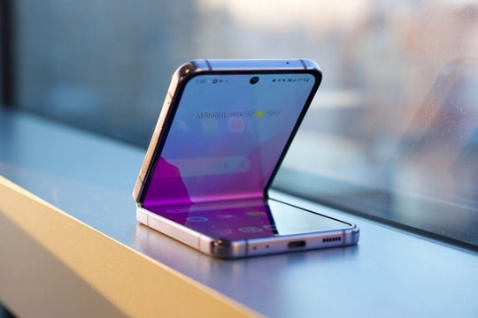 Samsung “thắt dây an toàn” với điện thoại gập: Cắt giảm mạnh sản lượng Fold 7 và Flip 7