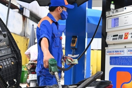 Giá xăng dầu hôm nay 6/5/2025: Đồng loạt giảm mạnh