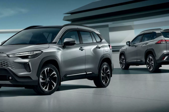 Toyota Corolla Cross lần đầu "hạ mình": Giá giảm sâu, cơ hội vàng cho người mua xe?