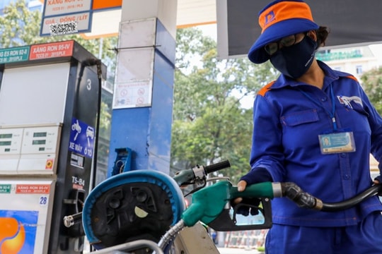 Giá xăng dầu hôm nay 7/5/2025: Quay đầu bật tăng mạnh