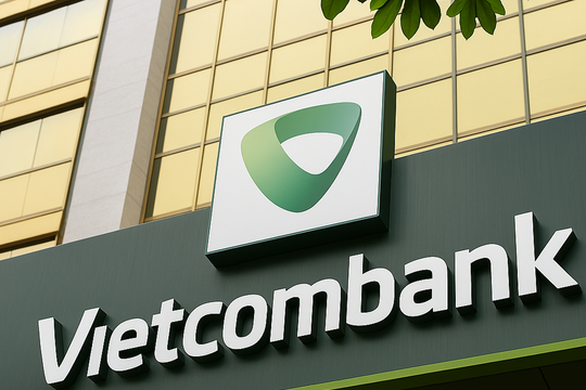 Tín dụng tăng chậm, thu nhập lõi sụt giảm, vì sao VCB vẫn được định giá cao?