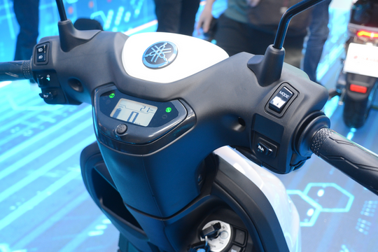Mẫu xe máy không chạy xăng đang được lòng giới trẻ: Thiết kế tinh tế, trang bị cực chất